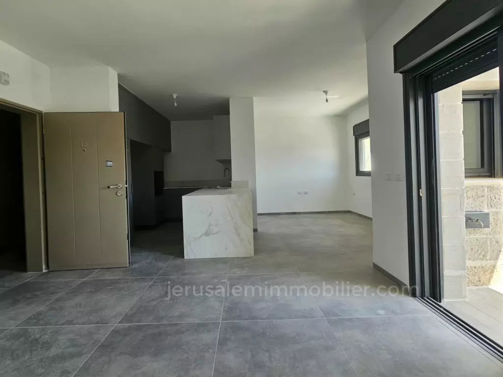 Uma oportunidade rara de morar em um apartamento novinho em folha em Katamon – JERUSALEM REAL ESTATE 026786595