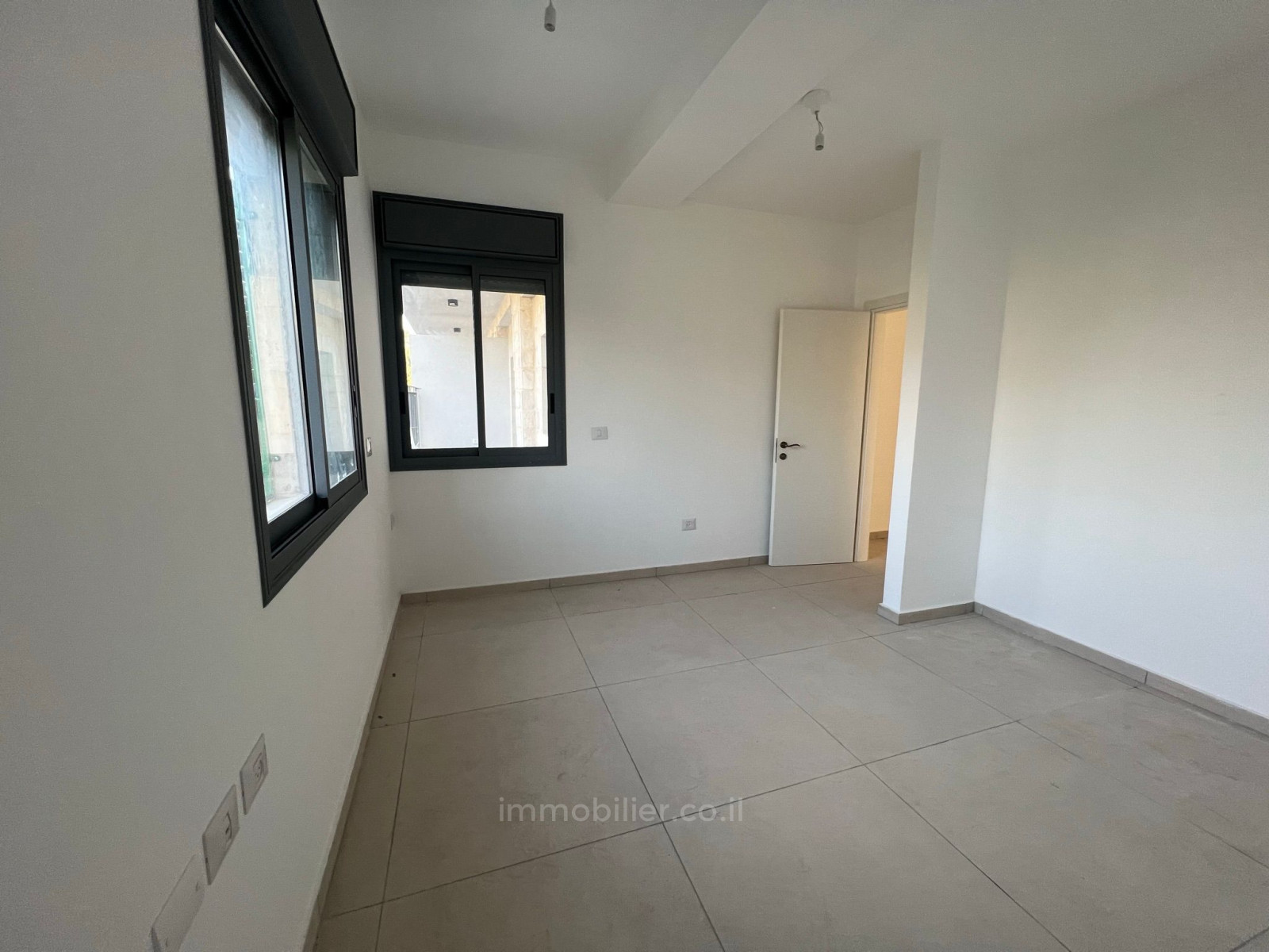 Apartamento 4 cômodos Jerusalém Moshava Germanit 1-IBL-2853