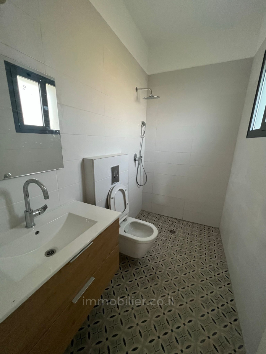 Apartamento 4 cômodos Jerusalém Moshava Germanit 1-IBL-2853