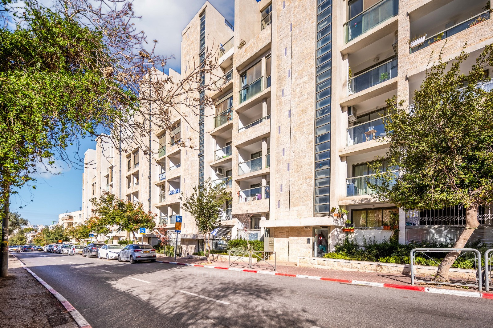 Apartamento 3 cômodos Jerusalém Baka 1-IBL-2876