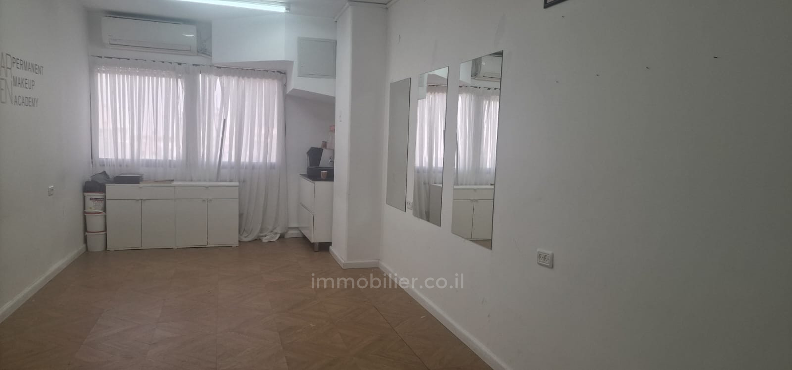 Escritórios 1.5 cômodos Jerusalém Centro da cidade 1-IBL-2893