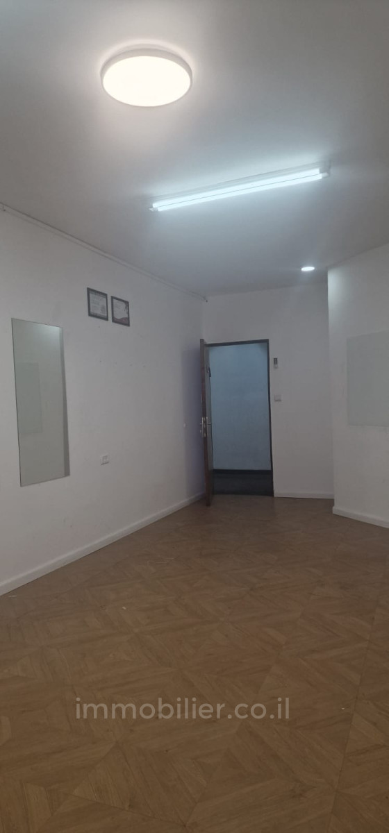 Escritórios 1.5 cômodos Jerusalém Centro da cidade 1-IBL-2893