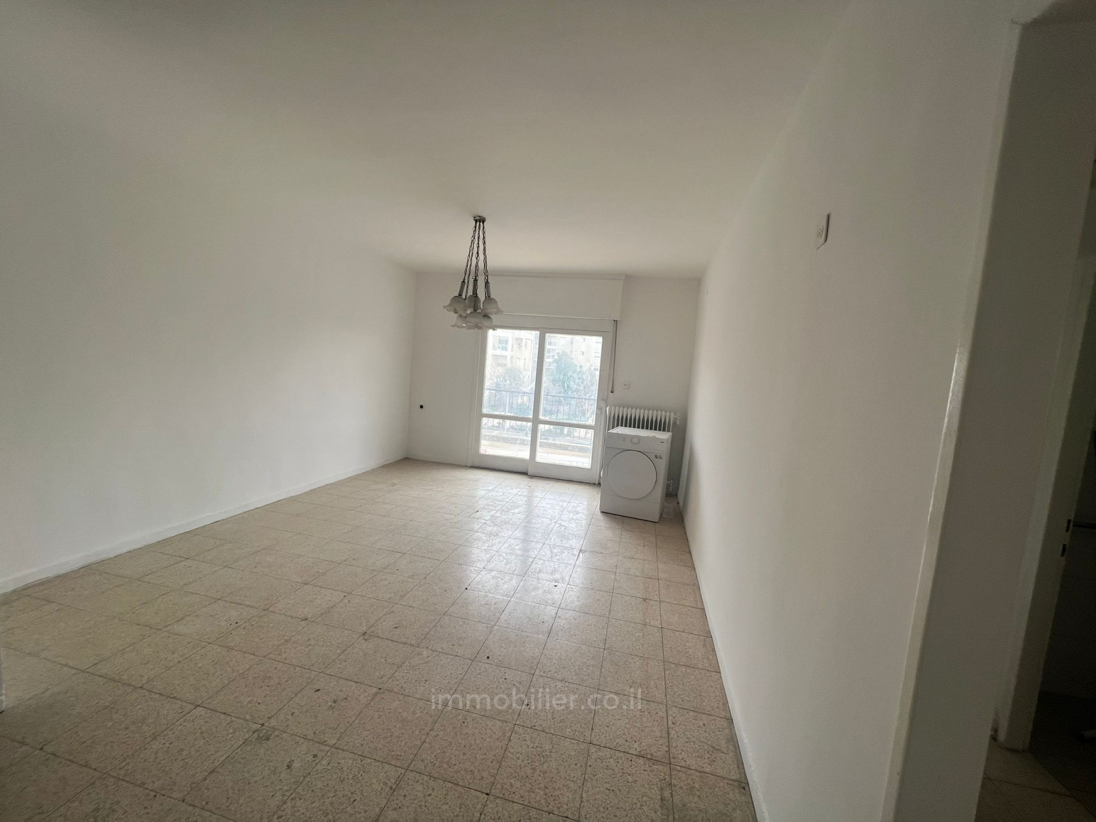 Apartamento 4 cômodos Jerusalém Baka 1-IBL-2896