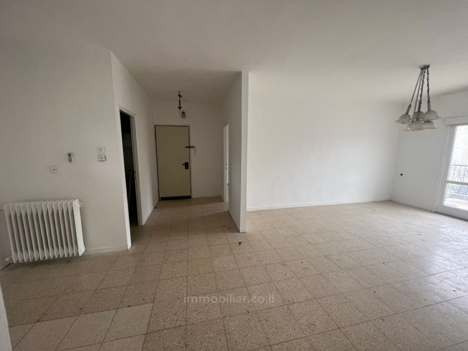Apartamento 4 cômodos Jerusalém Baka 1-IBL-2896
