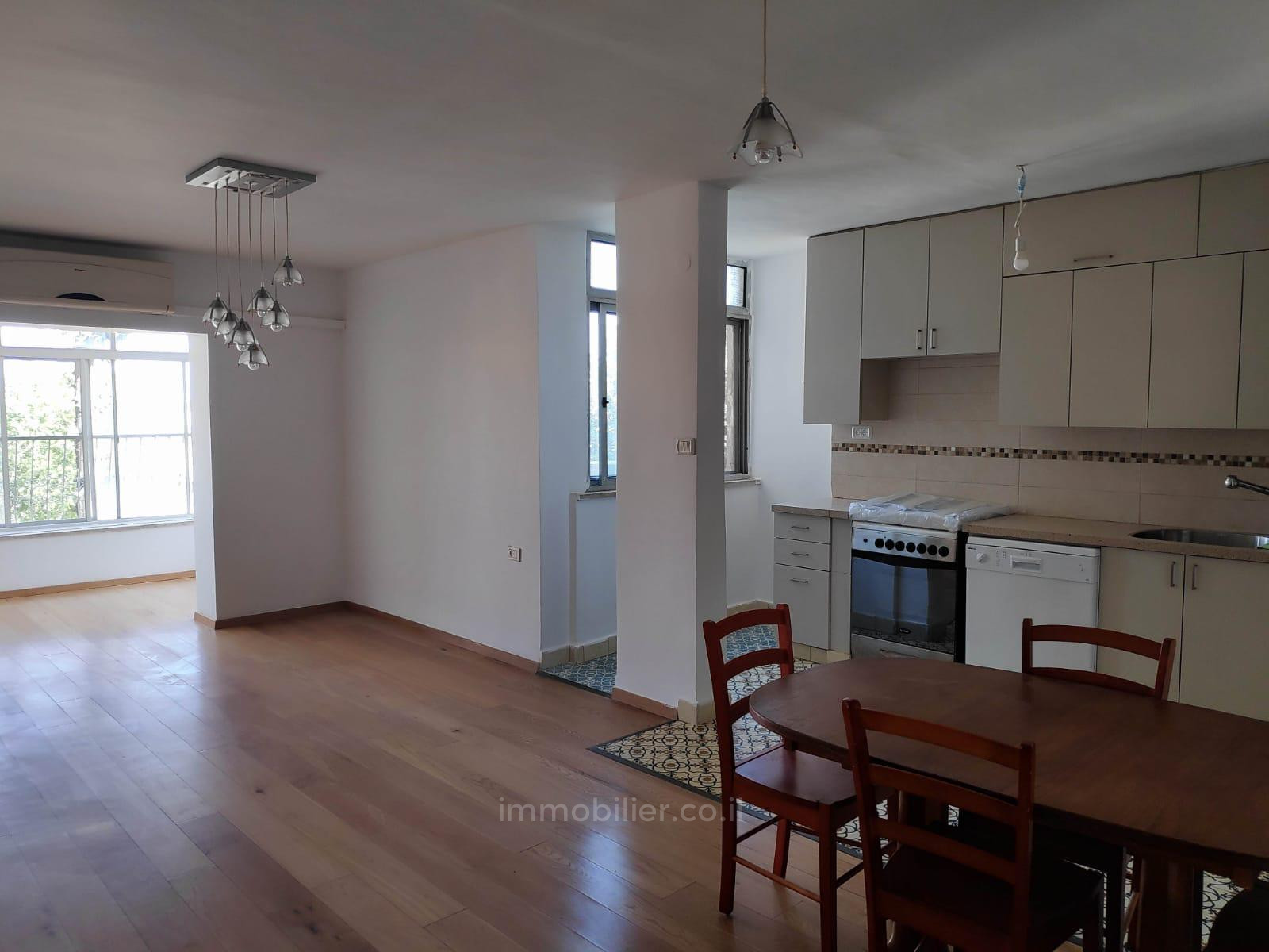 Apartamento 4 cômodos Jerusalém Armon Hanaziv 1-IBL-2901