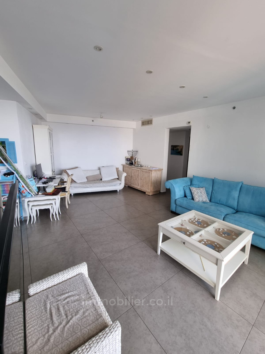 Apartamento 5 cômodos Netanya Nat600 1-IBL-2905