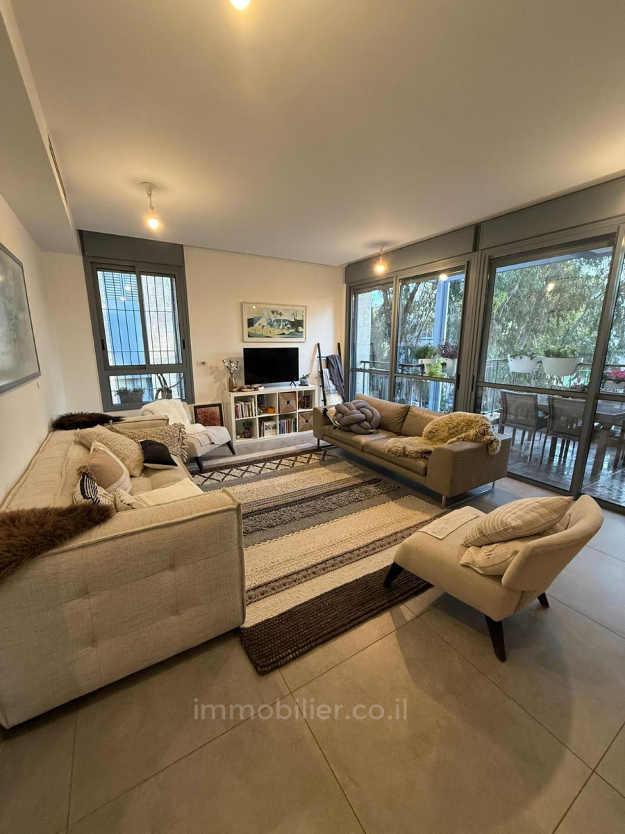 Apartamento 4 cômodos Jerusalém Baka 1-IBL-2906