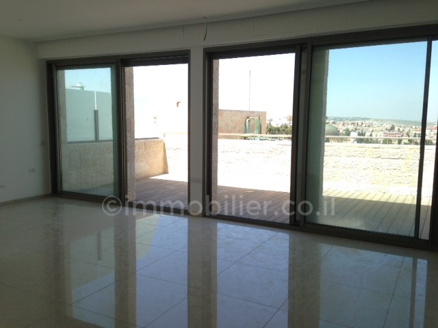 Cobertura 3 cômodos Jerusalém Centro da cidade 144-IBL-479