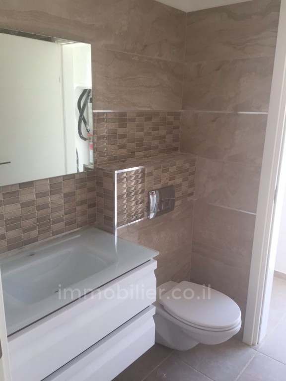 Apartamento 3 cômodos Jerusalém Baka 144-IBL-511