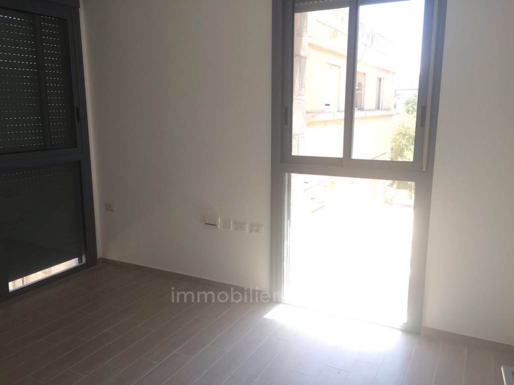 Apartamento 3 cômodos Jerusalém Baka 144-IBL-511