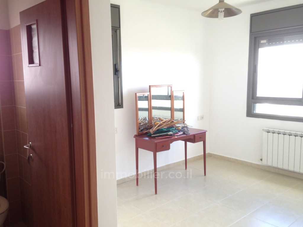 Apartamento 4 cômodos Jerusalém Baka 144-IBL-520