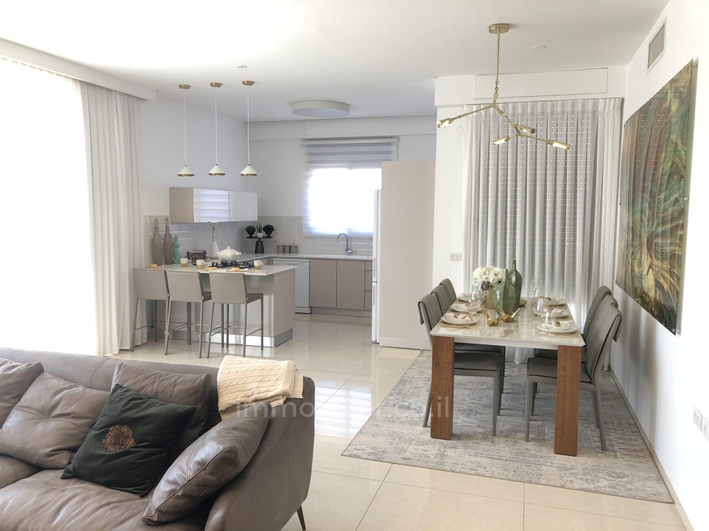 Cobertura 3 cômodos Jerusalém Centro da cidade 144-IBL-528