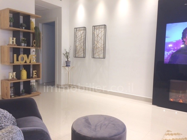 Apartamento 4 cômodos Ashdod À beira-mar 15-IBL-2473