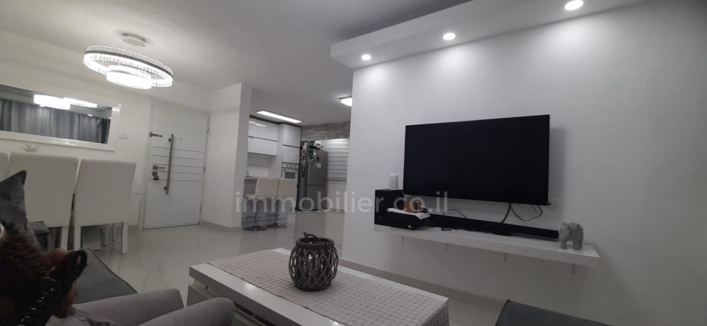 Apartamento 4 cômodos Ashdod Het 15-IBL-2735