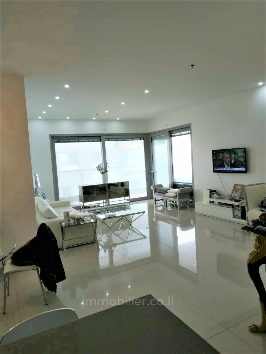 Apartamento 4 cômodos Ashdod Mar 15-IBL-2862