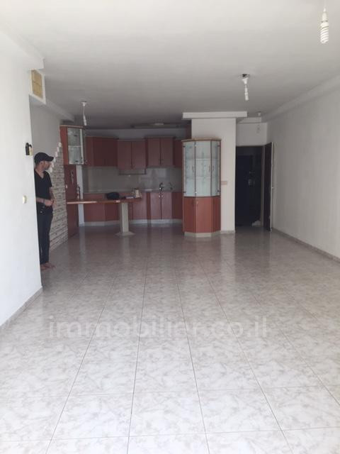 Apartamento 4 cômodos Ashdod He 15-IBL-2944