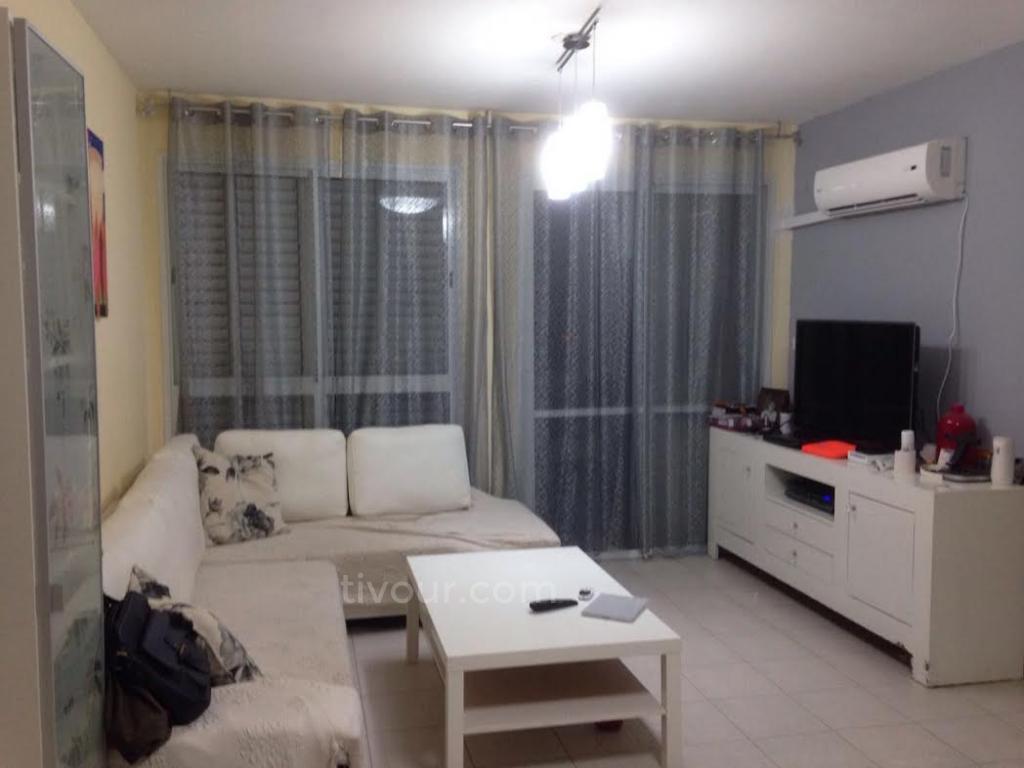 Apartamento 3 cômodos Ashdod Tet vav 210-IBL-1811