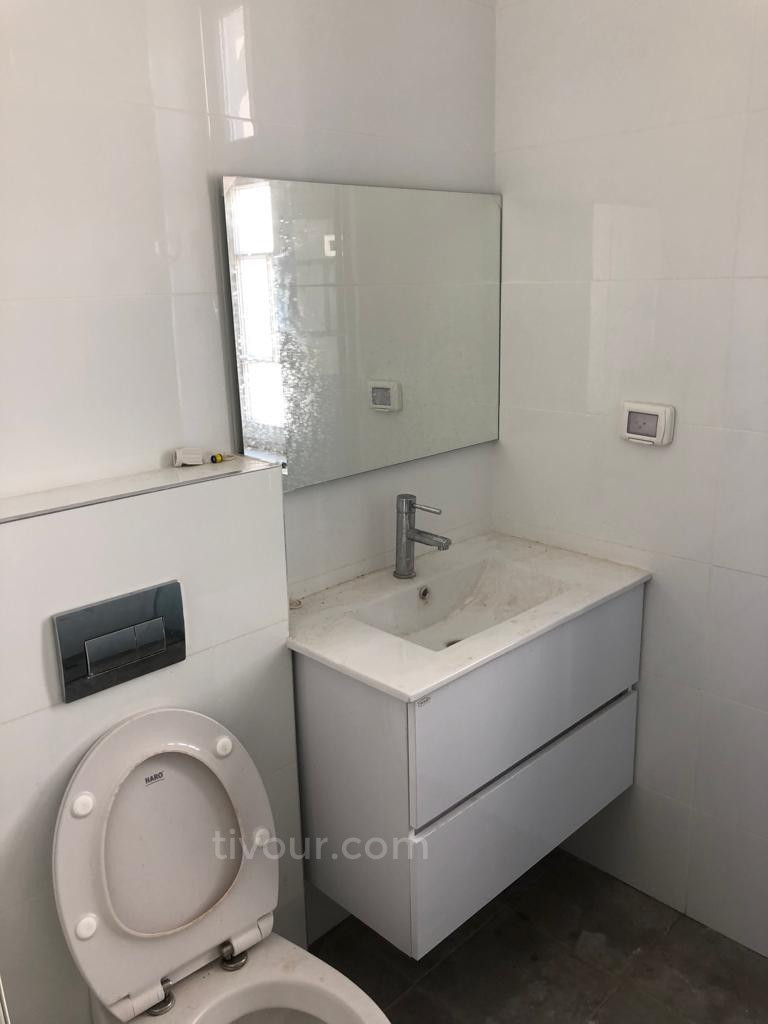 Apartamento 3 cômodos Tel Aviv Região marítima 210-IBL-1984