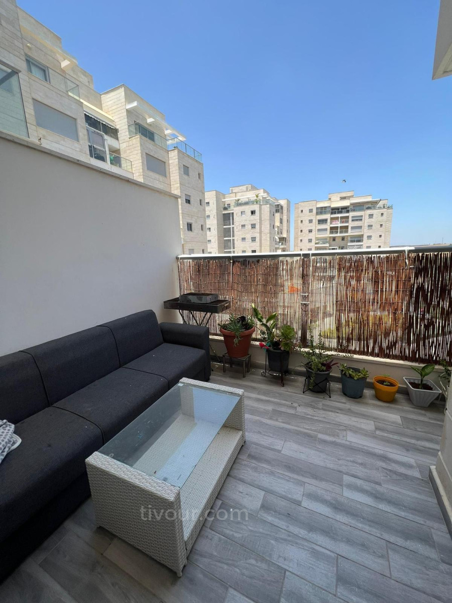 Apartamento 4 cômodos Netivot Kiryat Menahem 210-IBL-2000