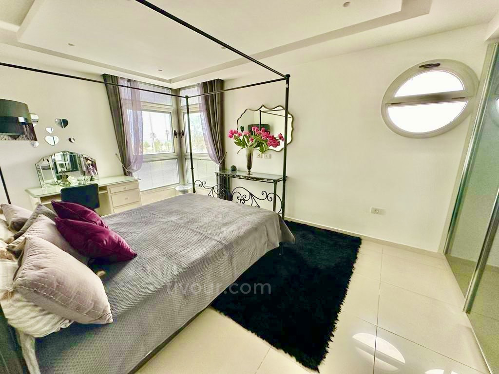 Casarão 8 cômodos Ashdod Marina 210-IBL-2024