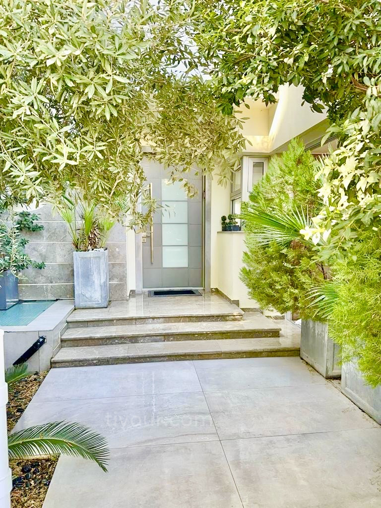 Casarão 8 cômodos Ashdod Marina 210-IBL-2024