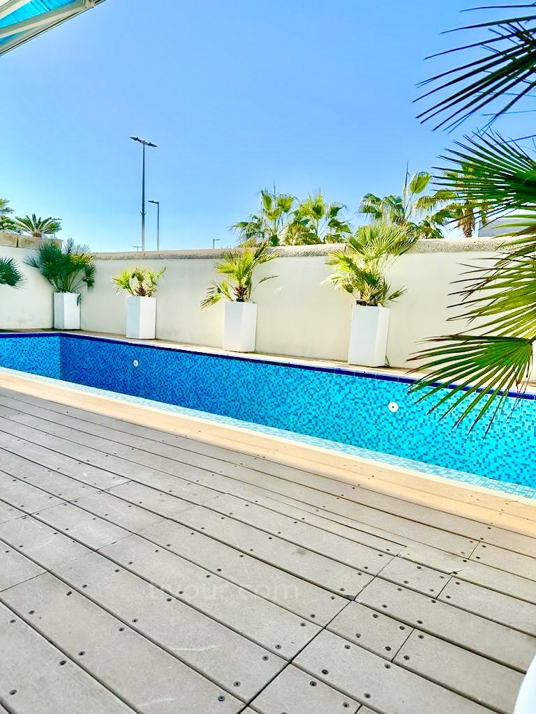 Casarão 8 cômodos Ashdod Marina 210-IBL-2024