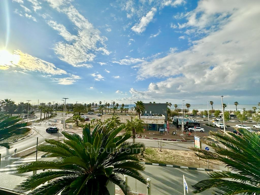 Casarão 8 cômodos Ashdod Marina 210-IBL-2024