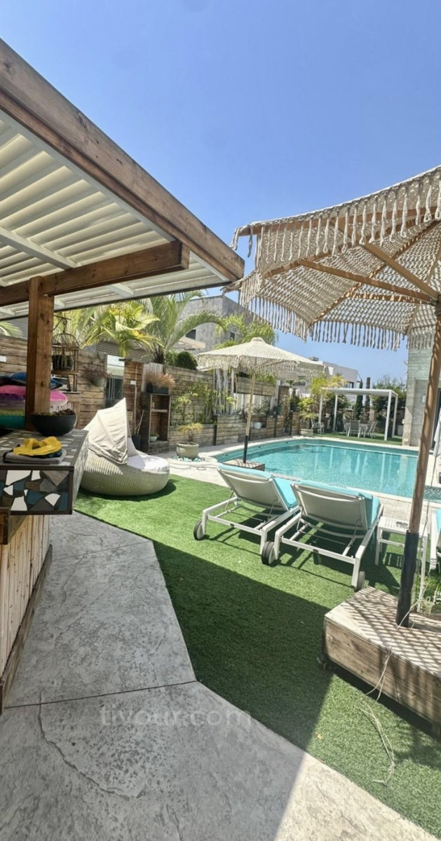 Casarão 8 cômodos Ashdod Yud Zayin 210-IBL-2108