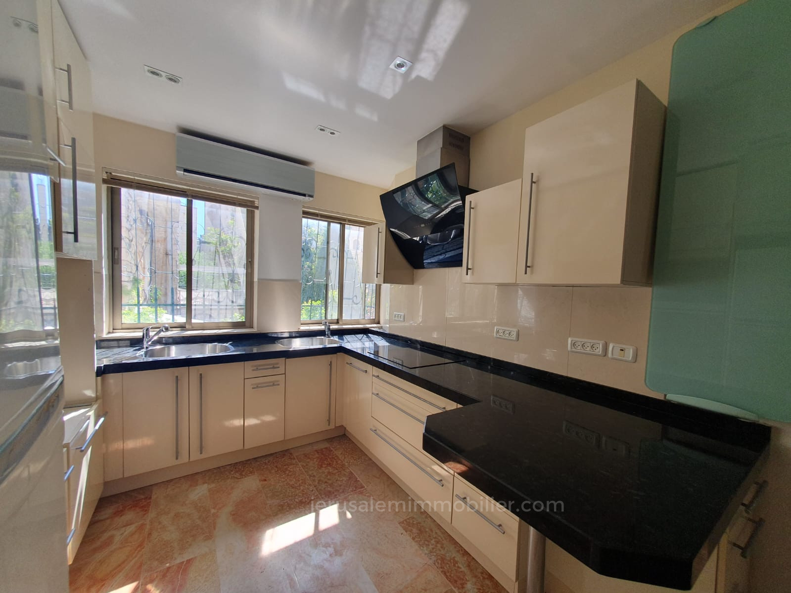 Apartamento 4 cômodos Jerusalém Katamon hayeshana 226-IBL-1783