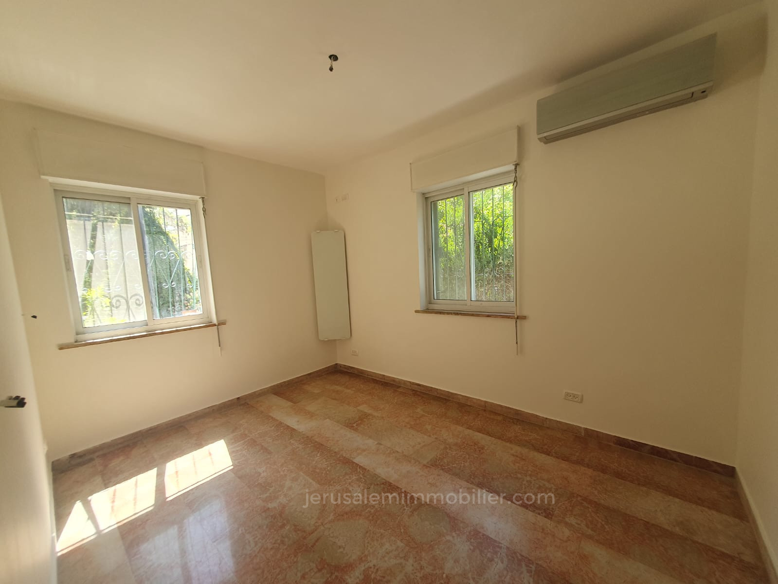 Apartamento 4 cômodos Jerusalém Katamon hayeshana 226-IBL-1783