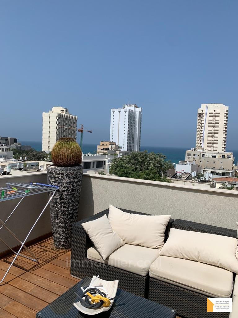 Duplex 3 cômodos Tel Aviv Região marítima 232-IBL-3556