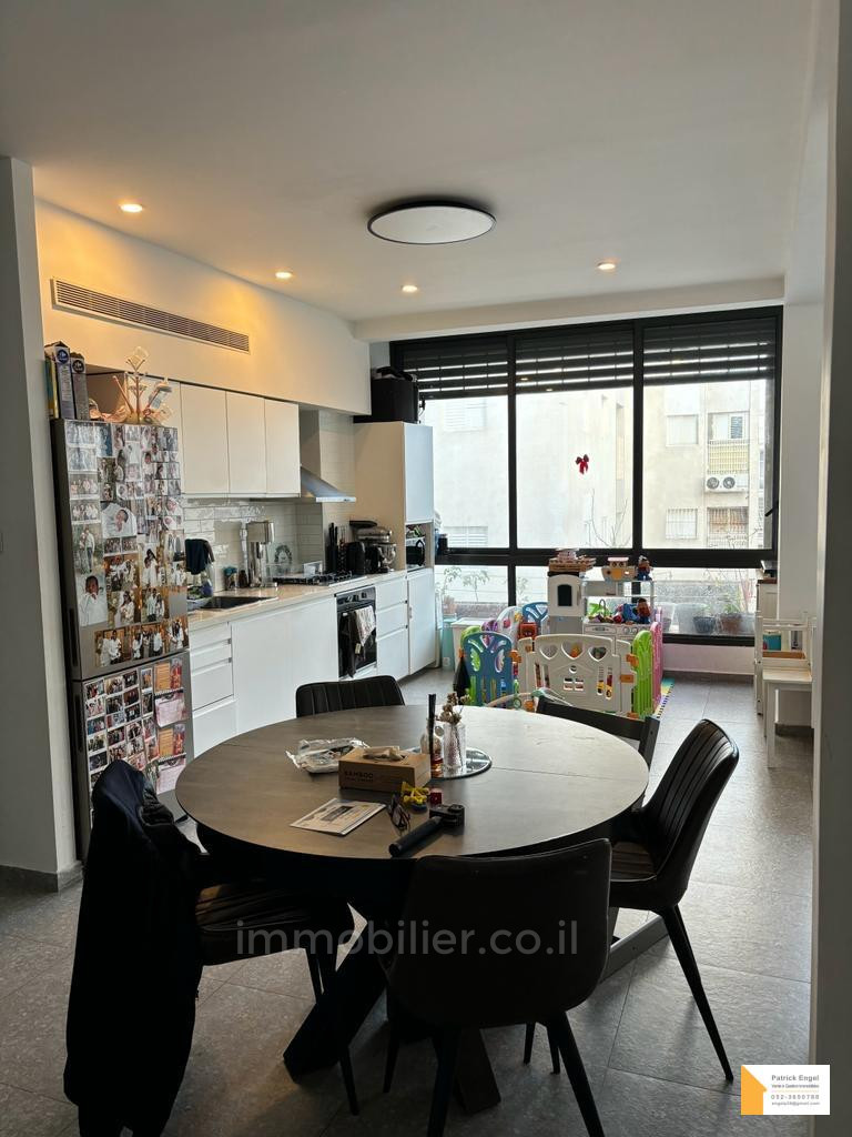 Apartamento 4 cômodos Tel Aviv Região marítima 232-IBL-3766