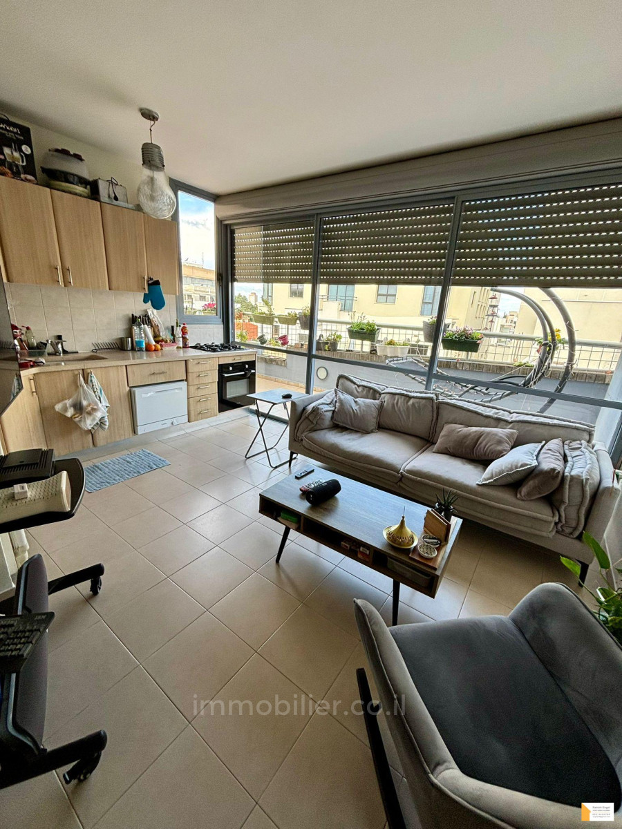 Apartamento 2.5 cômodos Tel Aviv Shenkin 232-IBL-3789