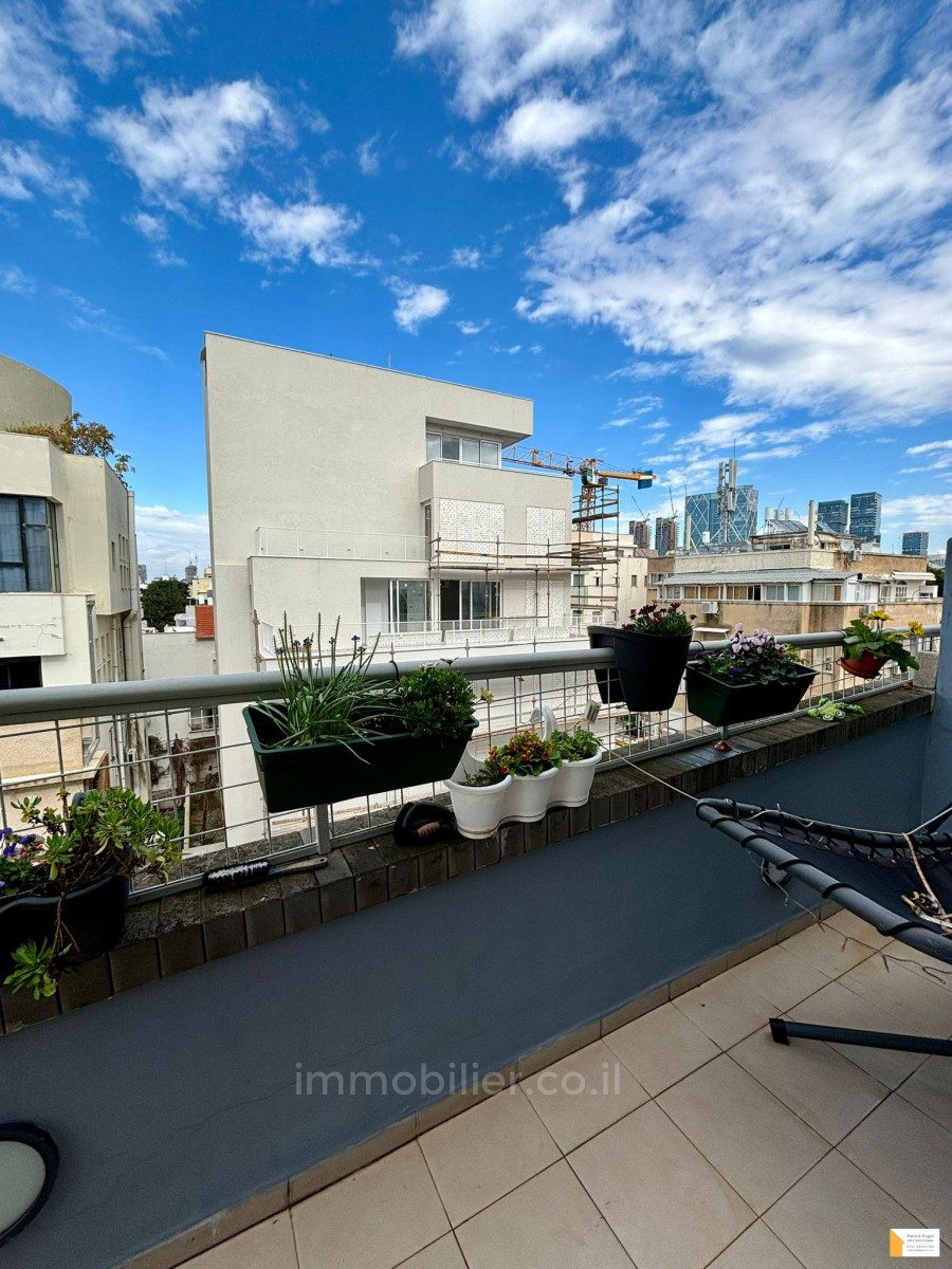 Apartamento 2.5 cômodos Tel Aviv Shenkin 232-IBL-3789