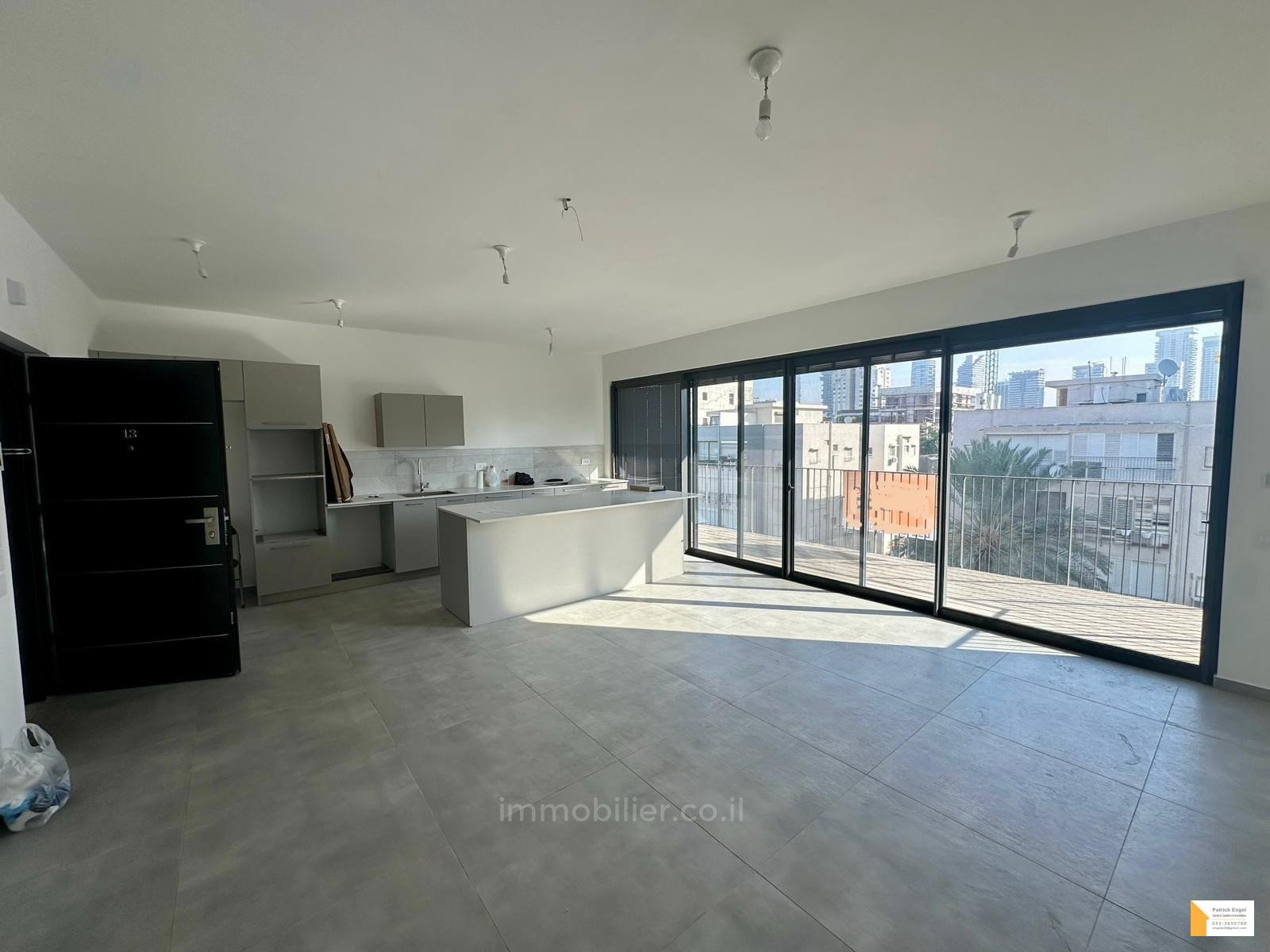Apartamento 4 cômodos Tel Aviv Centro da cidade 232-IBL-3877