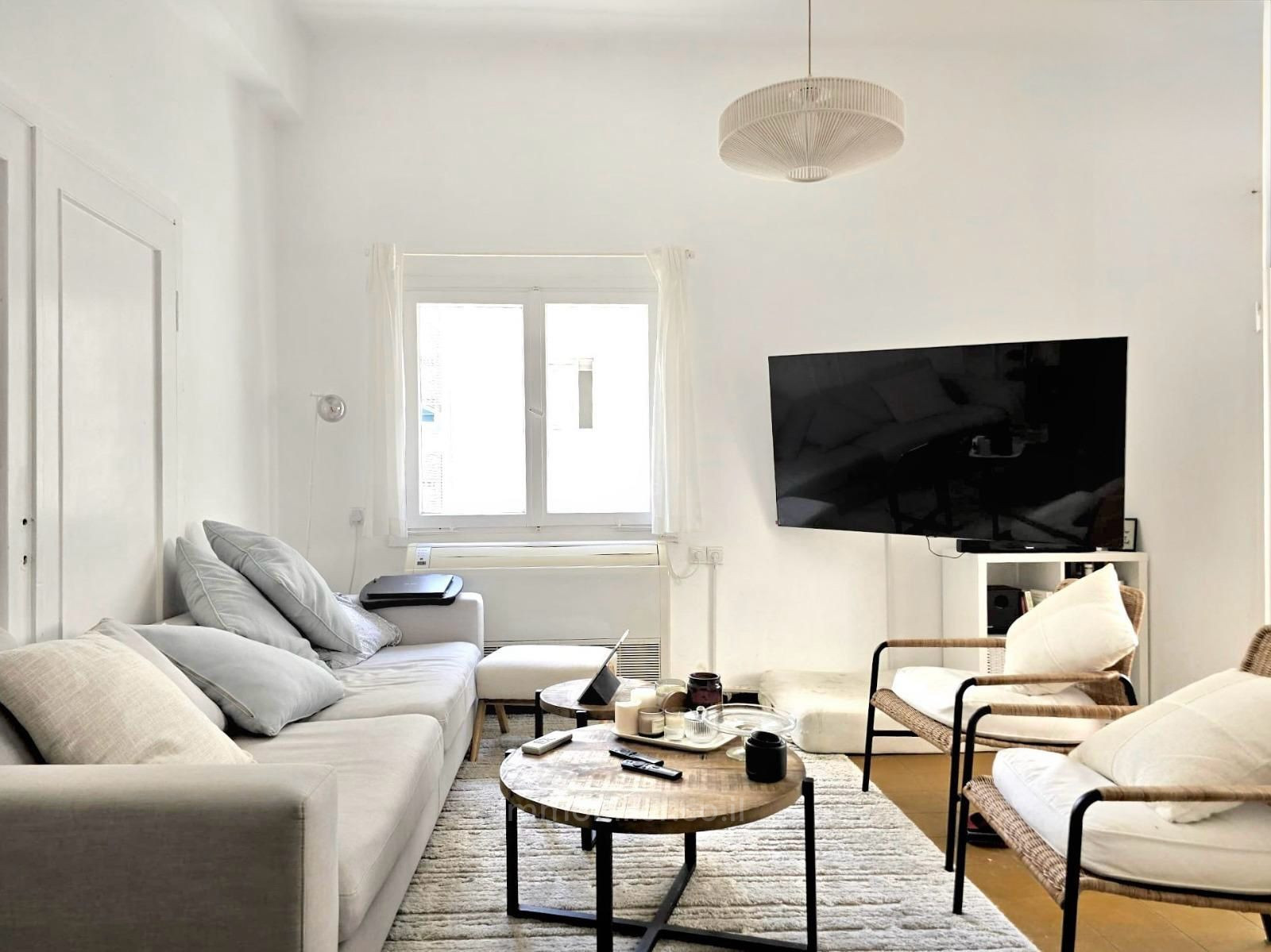 Casarão 2.5 cômodos Tel Aviv Lev Tel-Aviv 232-IBL-3893