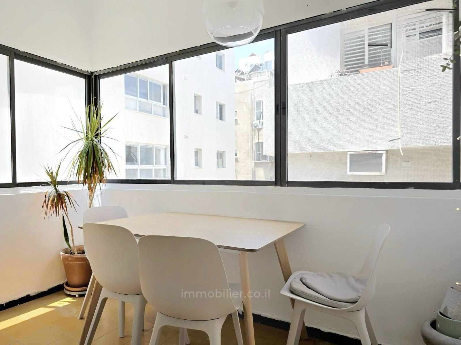 Casarão 2.5 cômodos Tel Aviv Lev Tel-Aviv 232-IBL-3893