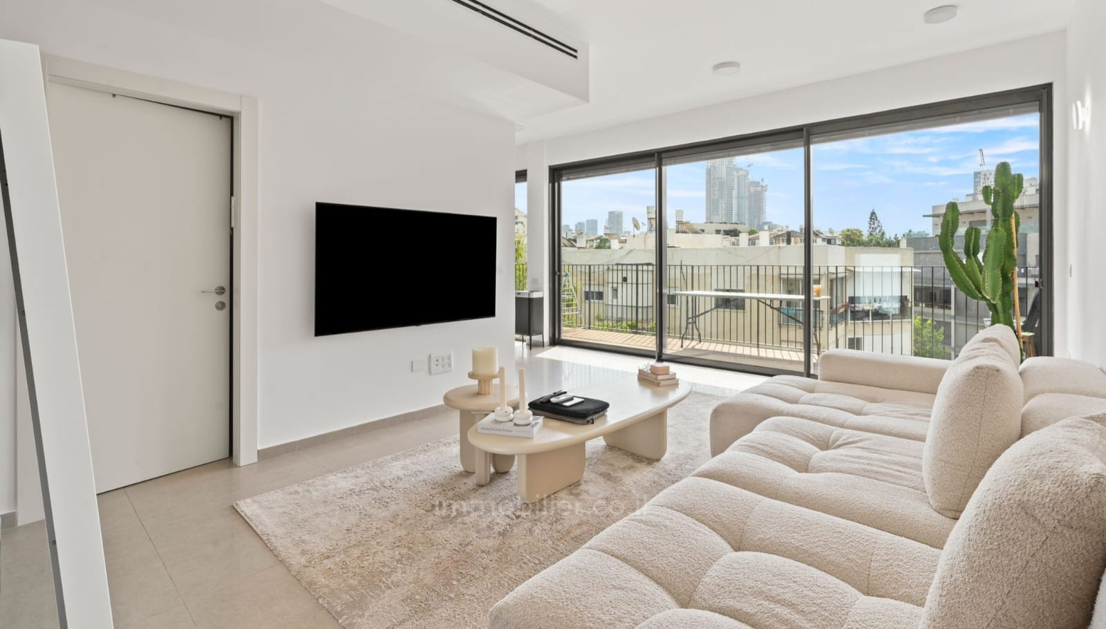 Apartamento 2.5 cômodos Tel Aviv Sokolov 232-IBL-3896