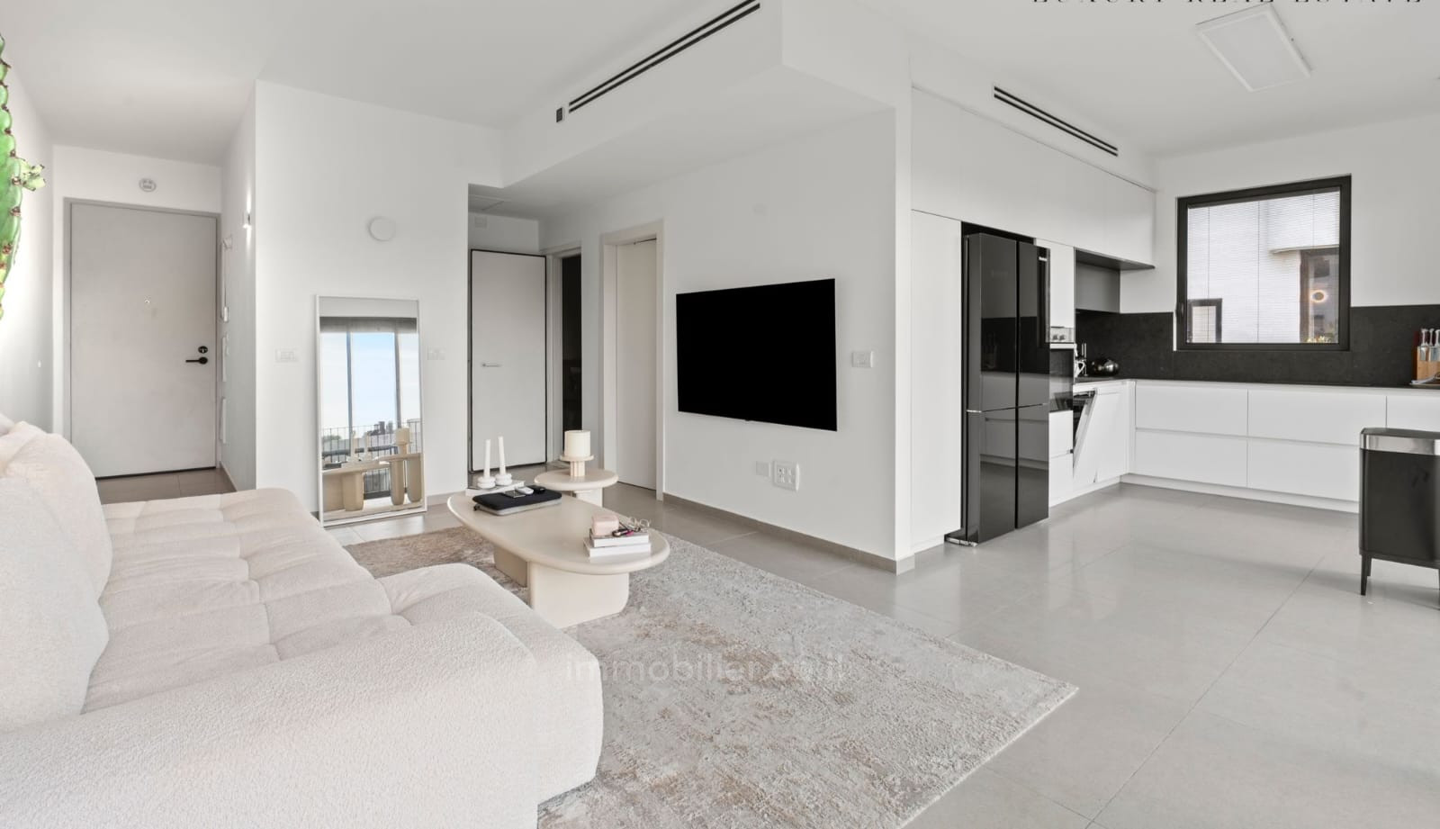 Apartamento 2.5 cômodos Tel Aviv Sokolov 232-IBL-3896