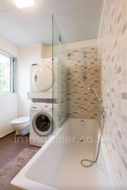 Casarão 4 cômodos Tel Aviv Região marítima 232-IBL-3949