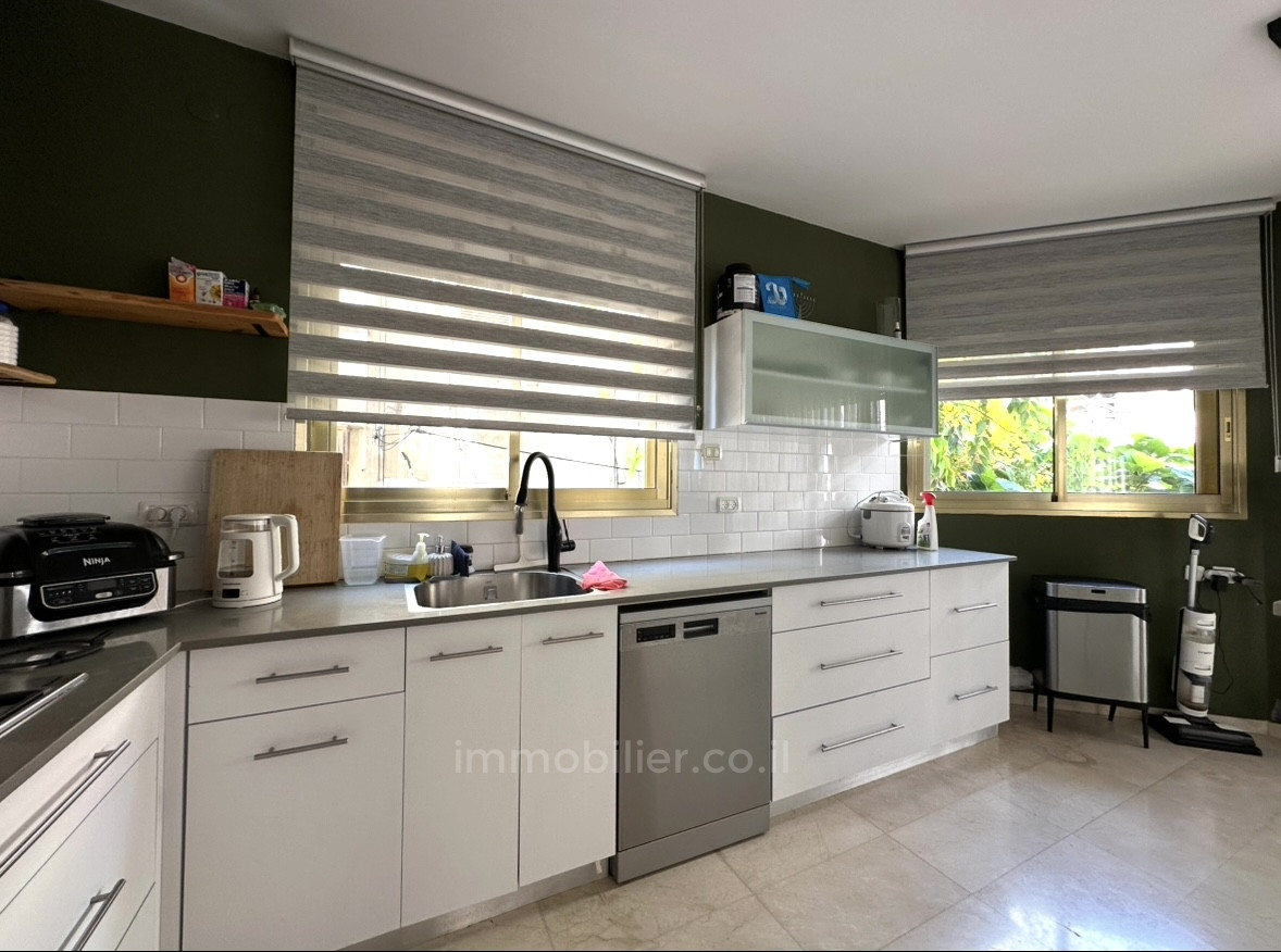 Apartamento 4 cômodos Tel Aviv Região marítima 232-IBL-3953