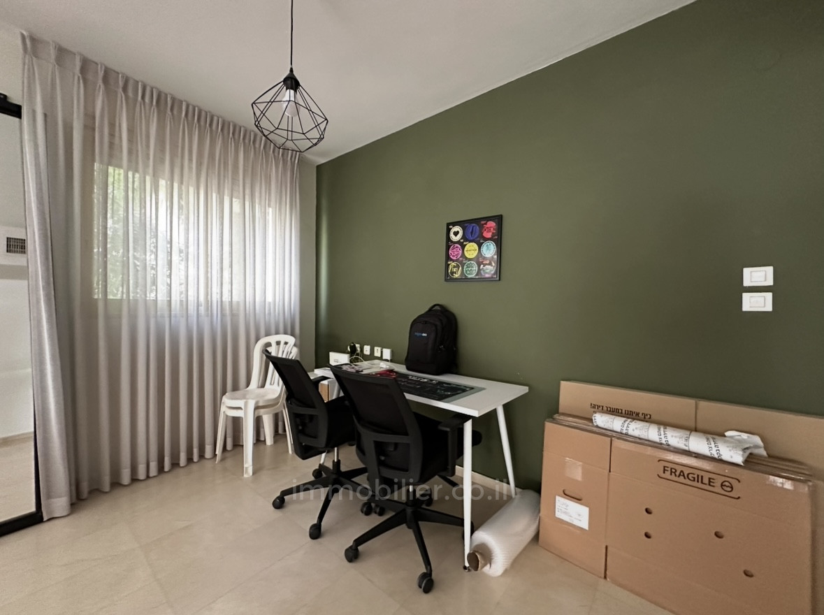 Apartamento 4 cômodos Tel Aviv Região marítima 232-IBL-3953