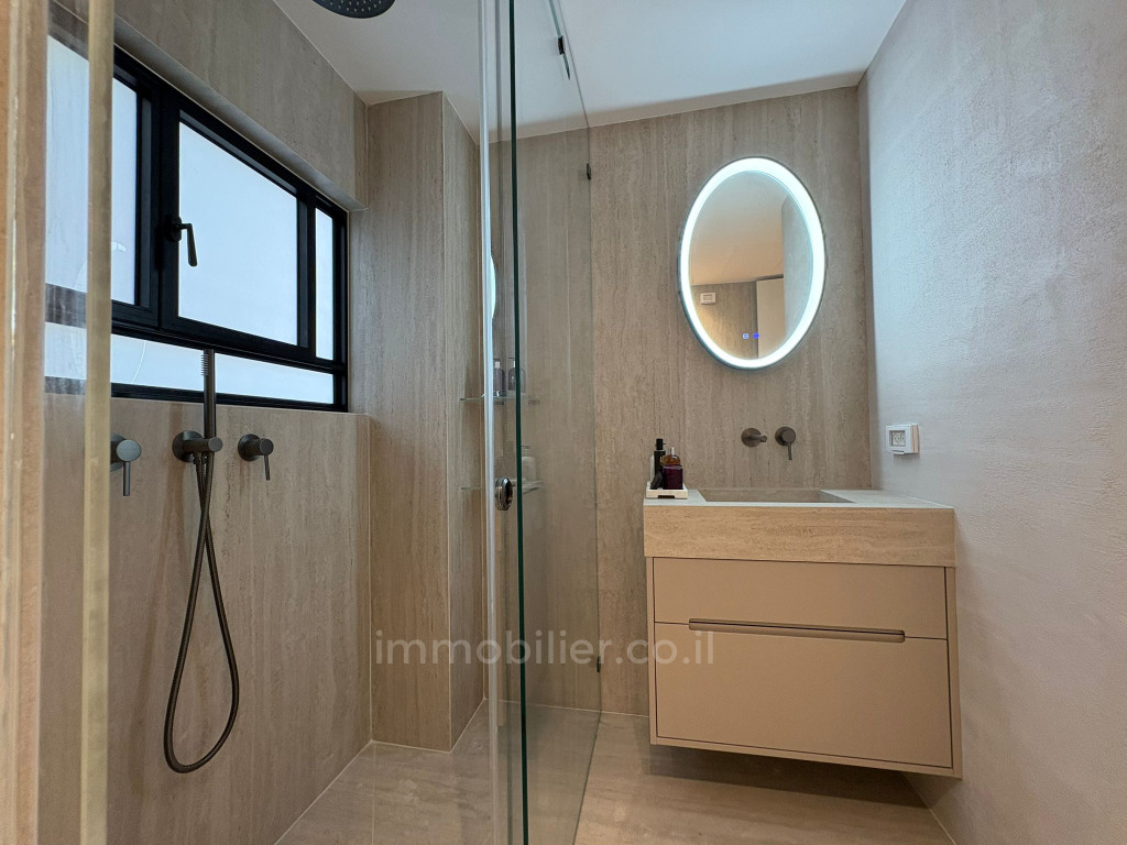 Apartamento 3 cômodos Tel Aviv Região marítima 232-IBL-3977