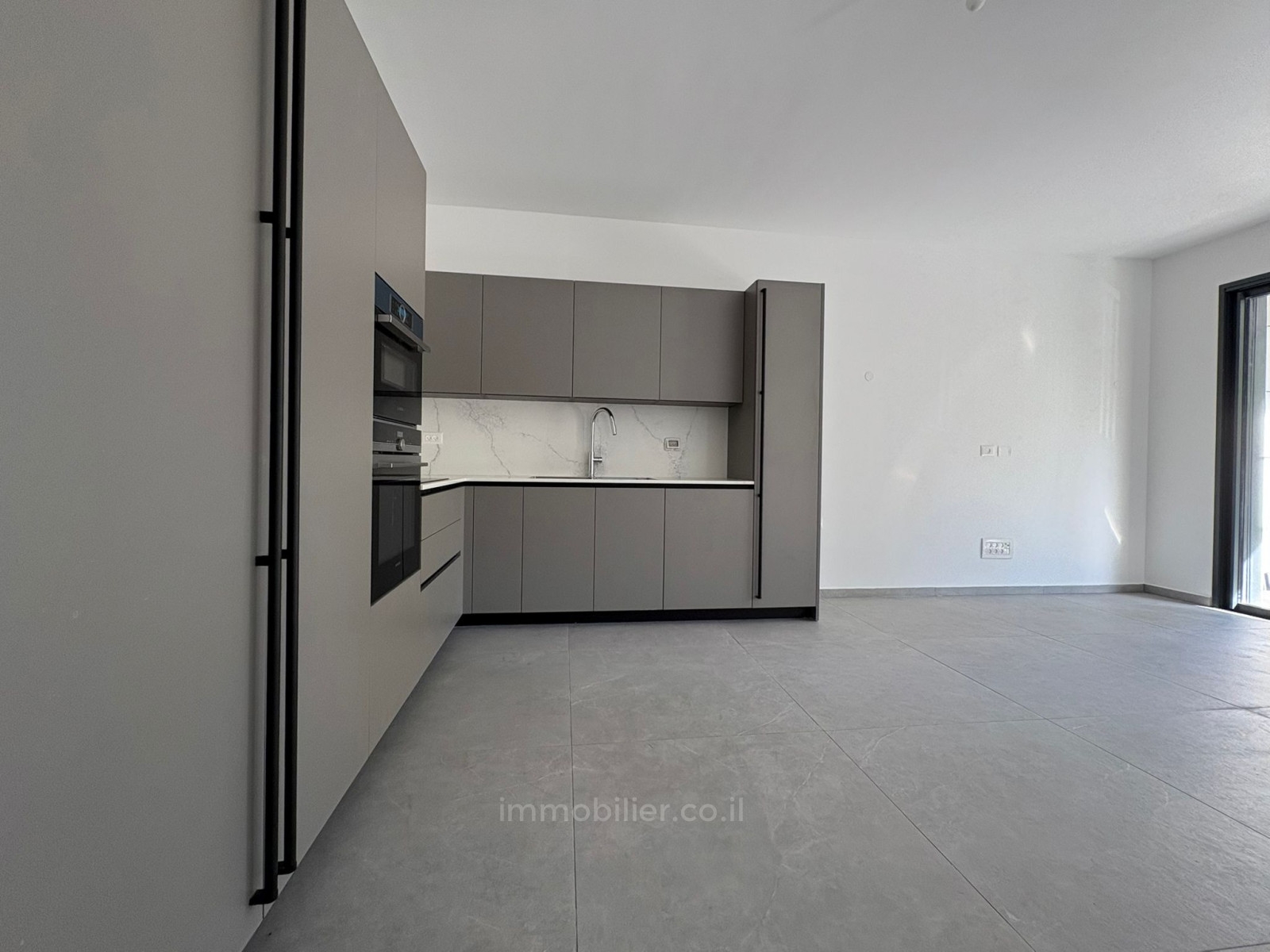 Apartamento 5 cômodos Tel Aviv Yehouda hamakaby 232-IBL-3987