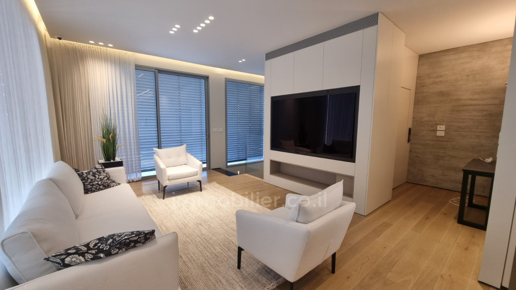 Cobertura 5 cômodos Tel Aviv Região marítima 232-IBL-3989