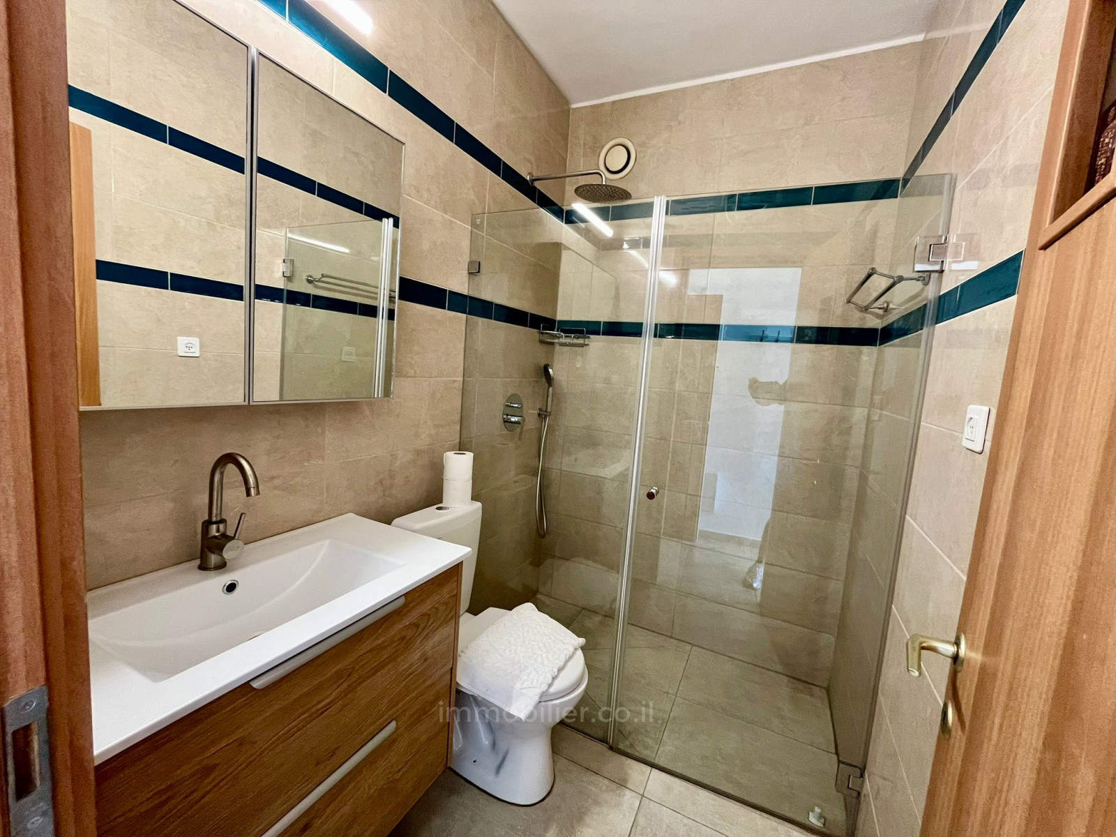 Apartamento 2 cômodos Tel Aviv Região marítima 232-IBL-4005