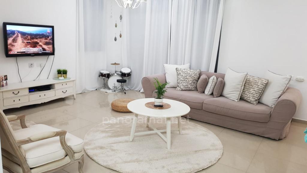 Apartamento 5 cômodos Ascalão Afridar 233-IBL-1136