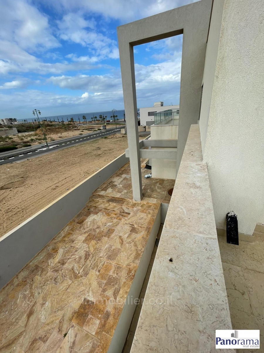 Casarão 6 cômodos Ascalão Barnea 233-IBL-1307