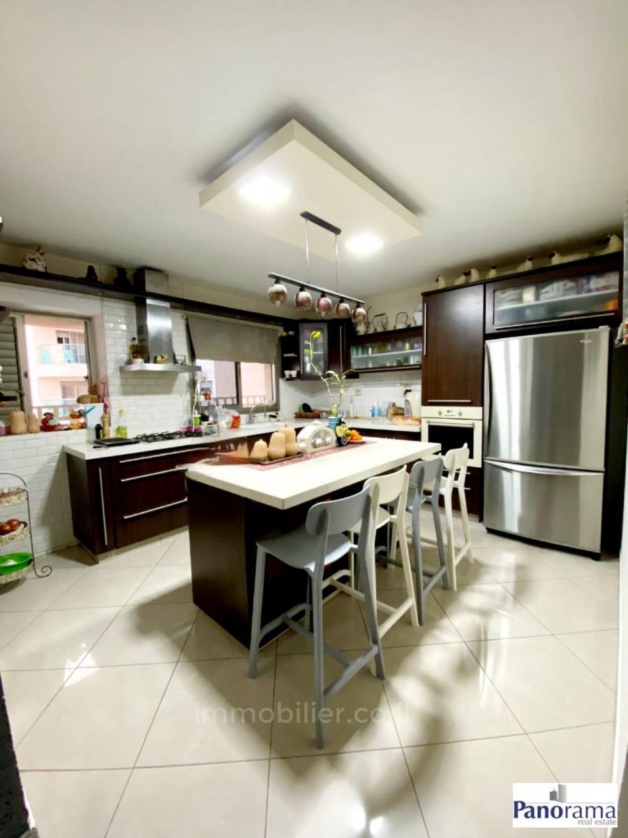 Apartamento 4 cômodos Ascalão Barnea 233-IBL-1313