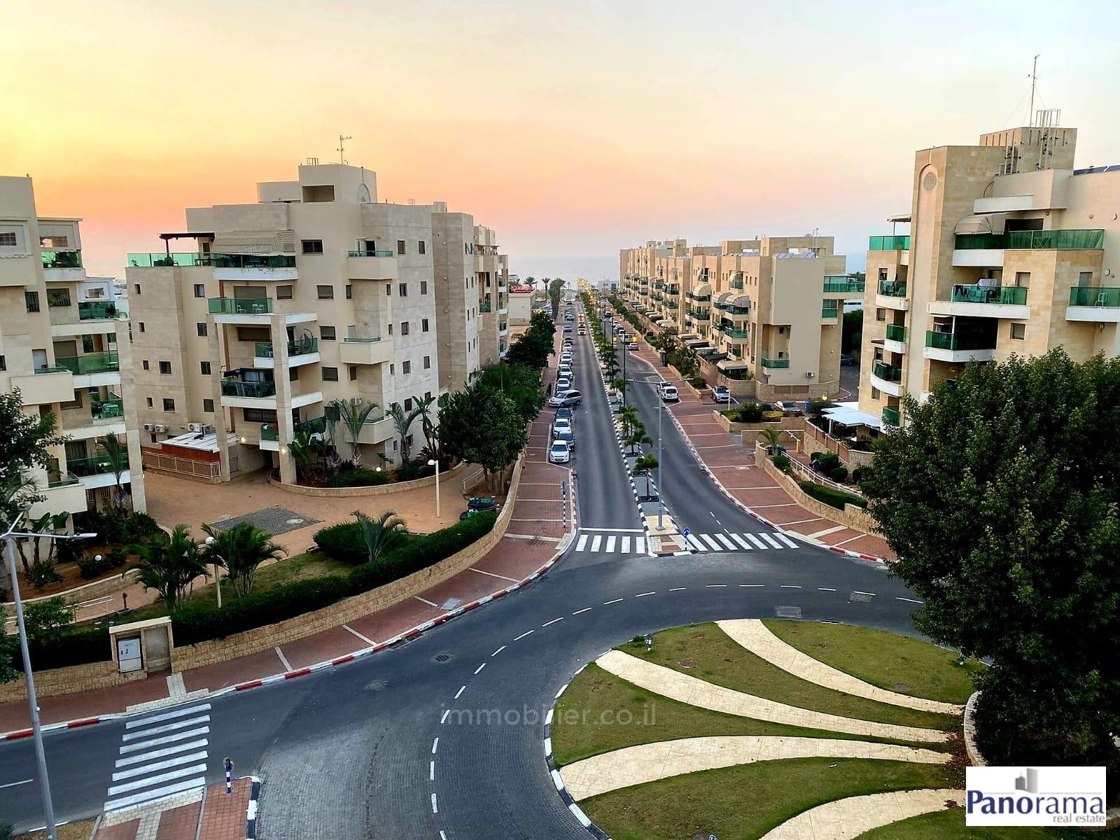 Apartamento 4 cômodos Ascalão Barnea 233-IBL-1313